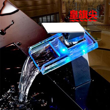 衛(wèi)浴新亮點 皇旗尖LED發(fā)光水龍頭欣賞