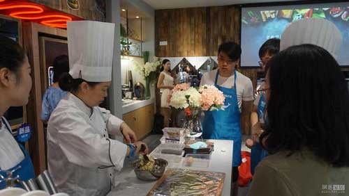 精湛科技帶來輕松烹飪 老板“廚源”文化烹飪體驗店開業(yè) 