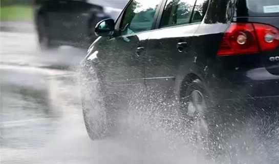 安全至上！雨天行駛必須要知道的汽車照明知識