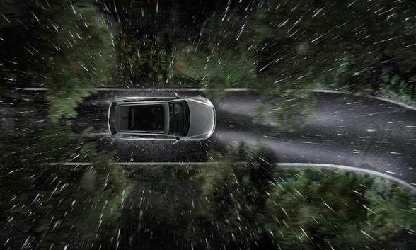 安全至上！雨天行駛必須要知道的汽車照明知識