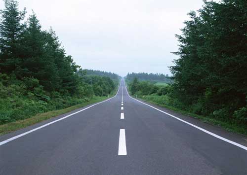 知識(shí)講堂：馬路VS塑膠跑道 初跑者怎樣抉擇？