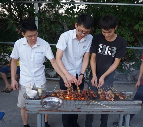 品牌日記|富軒門(mén)窗度員工生日會(huì)與燒烤激情相約
