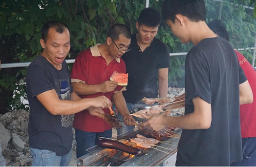 品牌日記|富軒門(mén)窗度員工生日會(huì)與燒烤激情相約