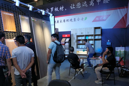 圣寶羅生態(tài)板木博會(huì)大放異彩