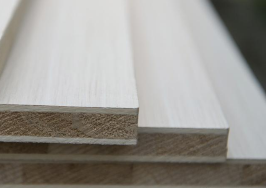 生態(tài)板知名品牌提醒您：識別產(chǎn)品優(yōu)劣的技巧有五個