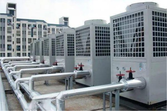江蘇無錫衛生學校案例，空氣能熱泵機組既能供暖又能提供熱水 