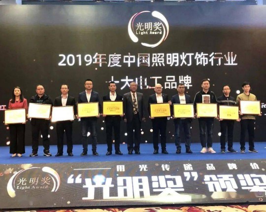 曼科“詩朗”系列新品即將上線，業界對這個老電工品牌充滿期待