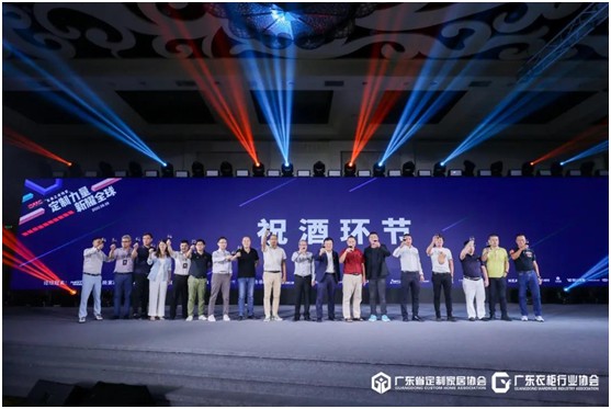 吉鴻創意生態板閃亮登場中國定制家居行業峰會