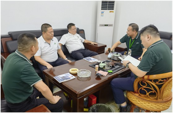 三只兔總裁韓軍一行蒞臨雷諾瓷磚膠參觀考察，初步達成合作意向