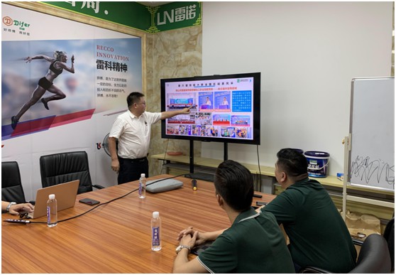 三只兔總裁韓軍一行蒞臨雷諾瓷磚膠參觀考察，初步達成合作意向