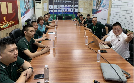 三只兔總裁韓軍一行蒞臨雷諾瓷磚膠參觀考察，初步達成合作意向